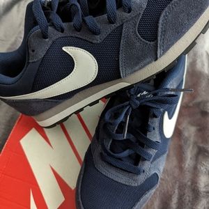 NikeMD Runner2 Navy New Sneakers Labeled: Men 7.5, Women 9